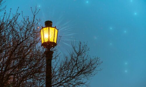 Lampka nocna dla niemowlaka – jak wybrać najlepszą opcję?