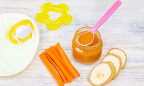 Pierwsze chrupki kukurydziane dla niemowlaka – kiedy wprowadzić?